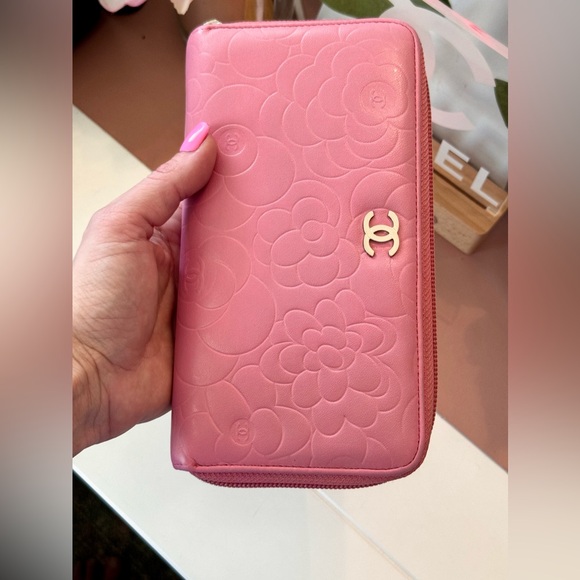Pink Chanel Camellia Flower Zippy Wallet - Picture 14 of 16